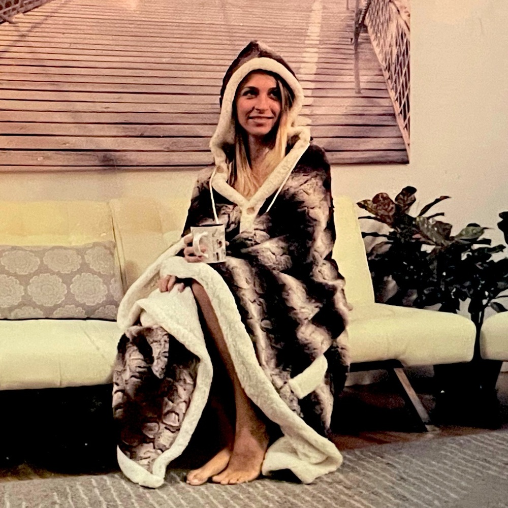 **NEW**One Super Plush Animal Print Hooded 51x71 Cozy Blanket with Sherpa Lining